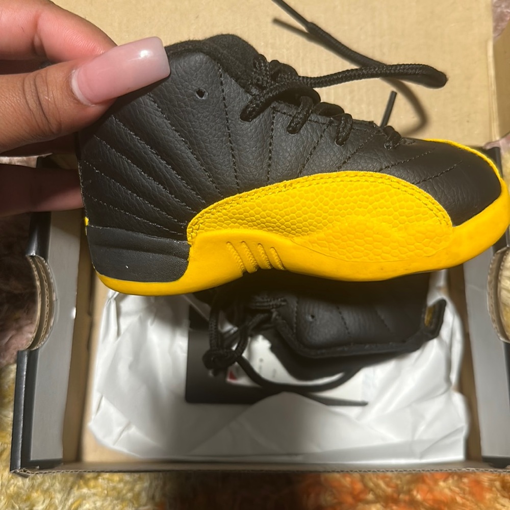 Retro Jordan 12 size 7c yellow and black very good condition worn 2x